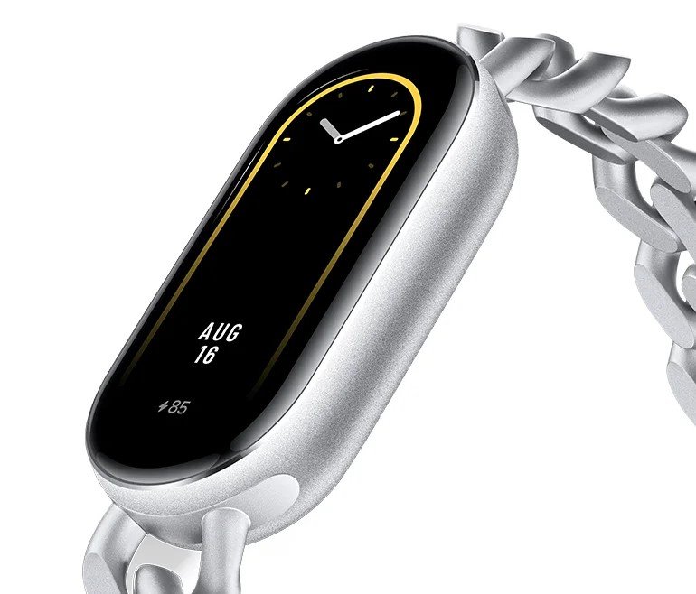 Xiaomi Smart Band 9 prata com pulseira de elos exibindo a tela inicial, destacando o novo acabamento premium em liga de alumínio.